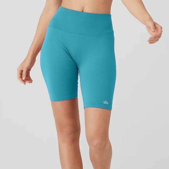 ALO Yoga Pants - Alo 7” Seamless High-Waist Ribbed Biker Shorts